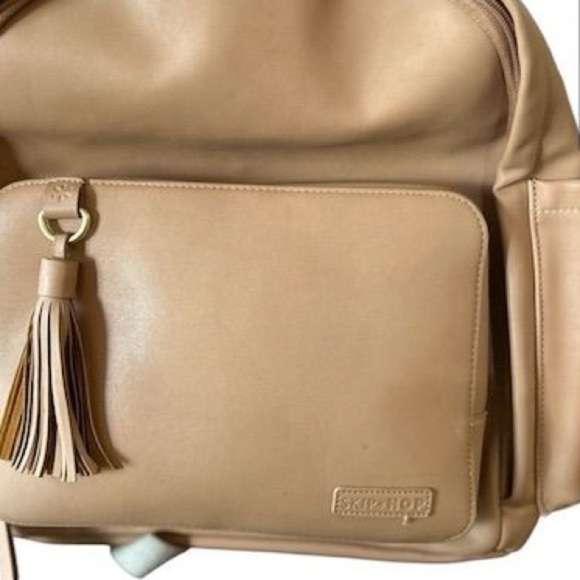 Skip Hop Greenwich Chic Diaper Bag Backpack Beige Large Unisex - Picture 7 of 7